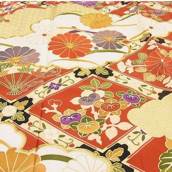 Japanese wedding kimono, gorgeous long-sleeved kimono, rhombus Gold color gem - Picture 4 of 7